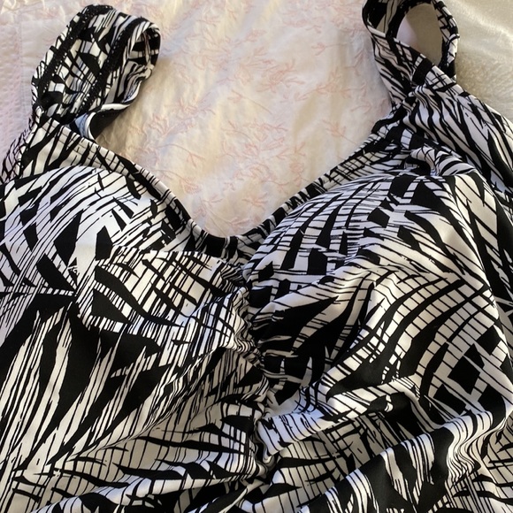 Bathing suit - Picture 2 of 4